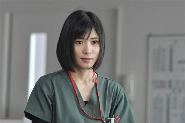 『コウノドリ』『最高の教師』幅広い演技力の松岡茉優、経歴は?