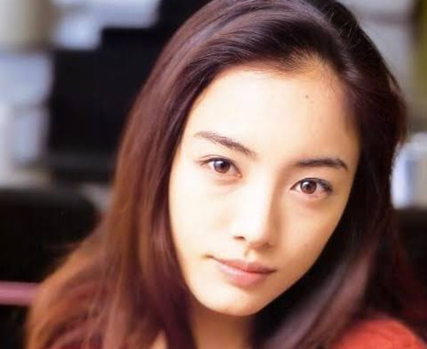 仲間由紀恵の若い頃が可愛すぎ!デビューはいつ?アイドル経験も